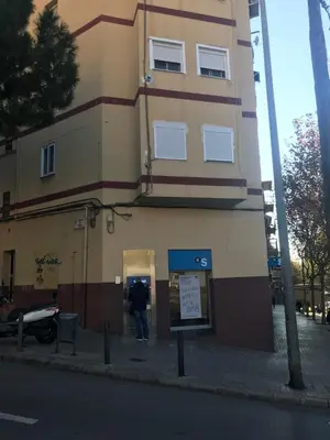 a person standing in front of a building at Estancia perfecta, apartamento bonito in Hospitalet de Llobregat