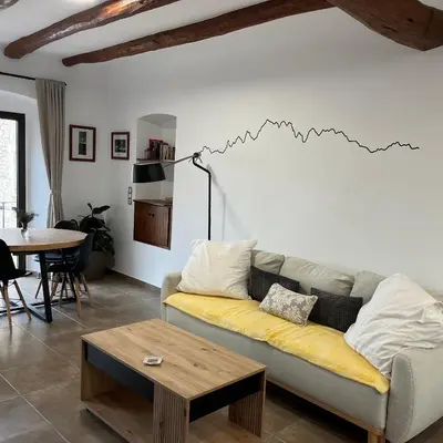 a living room with a couch and a table at La Casa Vella