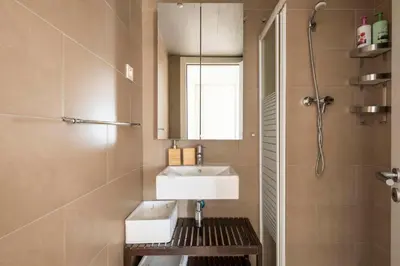 a bathroom with a sink and a mirror at Homenfun Barcelona Fira Gran Via in Hospitalet de Llobregat
