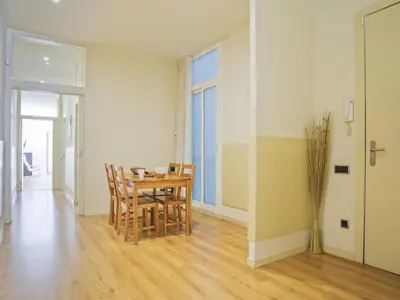 a dining room with a table and chairs at Apartamento en el centro de Barcelona! in Barcelona