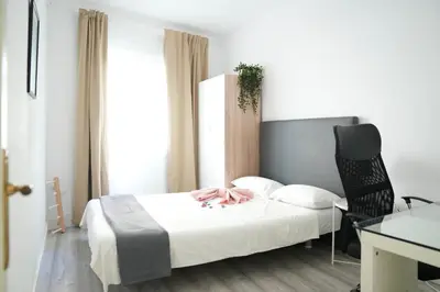 a hotel room with a bed and a chair at \u6ee8\u6d77\u522b\u5885 in Premia de Dalt