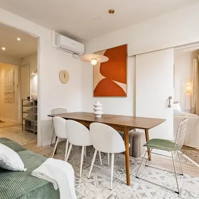 Lovely Apartment with Balcony in Sagrada Familia
