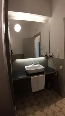 a bathroom with a sink and a mirror at Casa Abamita in Barcelona