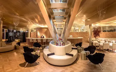 a restaurant with a fountain in the middle of a room at Monument Hotel in Barcelona