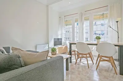 a living room with a couch and a table at Apartmento Industria in Barcelona