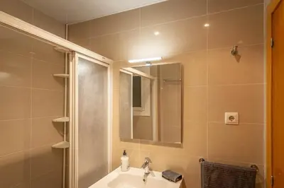 a bathroom with a sink and a mirror at Lindo apartamento Vila de Gracia in Barcelona