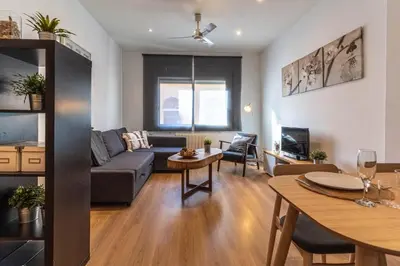 a living room with a couch and a table at Lindo apartamento Vila de Gracia in Barcelona