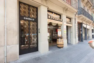 a store front of a building with a barrel in the window at En Casa de Girona 17 in Barcelona