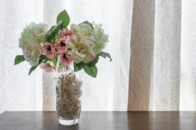 a vase filled with pink and white flowers on a table at Matarolux 6 in Mataró