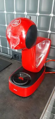 a red blender sitting on top of a counter at Casa Miramiranda in Teià