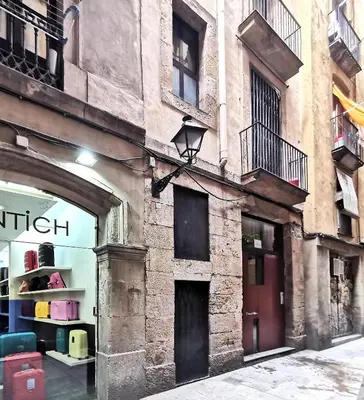 a building with a light on the side of it at Classbedroom Born Apartments in Barcelona