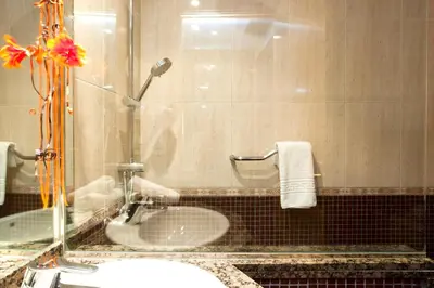a bathroom with a sink and a mirror at Bed and Breakfast El Pekinaire in Calella