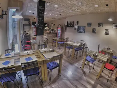 a restaurant with tables and chairs in a room at L'Hostalet d'Arenys de Mar in Arenys de Mar