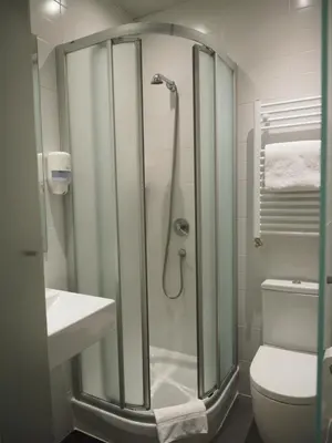 a bathroom with a shower and a toilet at Hostal Benidorm in Barcelona