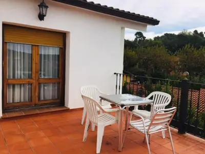 a patio with a table and chairs on a balcony at Hostal del Carmen in Terrassa