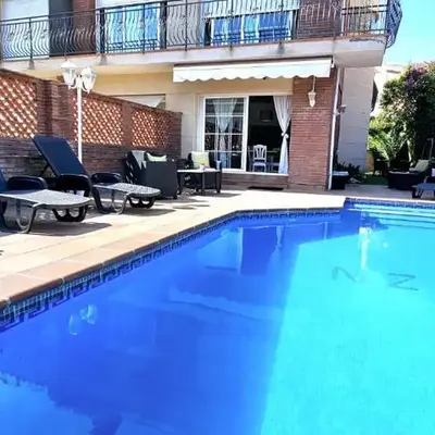 Casa con piscina en costa Barcelona