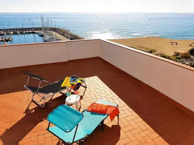 a balcony with two chairs and a table and the beach at Marina Port & Beach-Apartment in Masnou