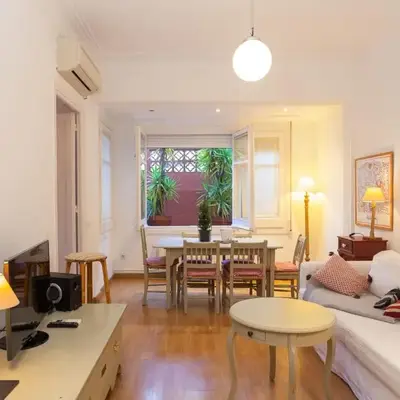 Filmoteca Sarria 1- wifi quiet bright comfi