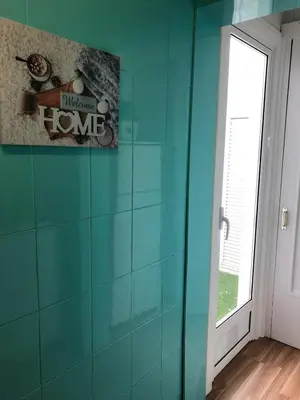 a room with a blue tiled wall and a window at Vilasardemarlux1 in Vilassar de Mar