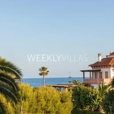 Villa Sitges Tupinetti Beach at 1 min walk Amaizing Garden and View Center Sitges 5 minutes walk NO NEED CAR