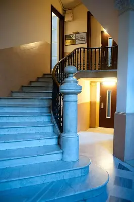 a staircase in a building with a blue pillar at Hostal Bcn 46 in Barcelona