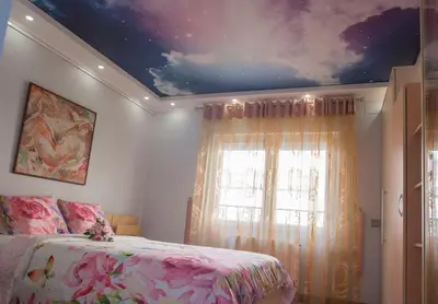 a bedroom with a bed and a ceiling with a sky at Camp Nou, Europa Fira - modern two-bedroom apartment with heating in Hospitalet de Llobregat