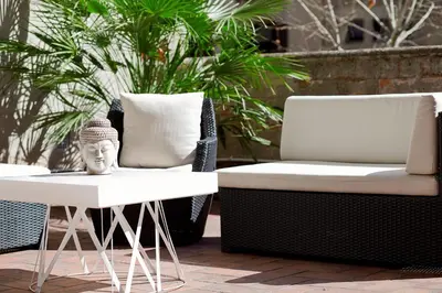 two chairs and a table with a head on it at Hostal Boutique Khronos in Barcelona