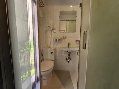 a small bathroom with a toilet and a sink at Hotel Palermo in Barcelona