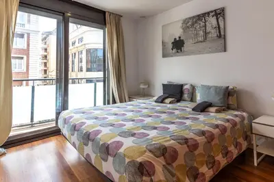 a bedroom with a large bed and a large window at Céntrico apartamento con terraza in Barcelona