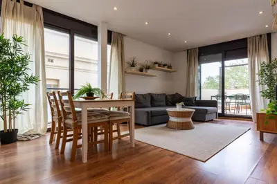 a living room with a table and a couch at Céntrico apartamento con terraza in Barcelona