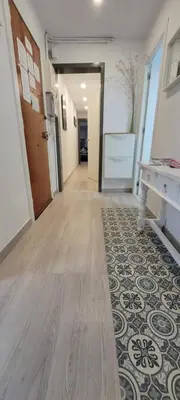 an empty hallway with a door and a rug at APARTAMENTS B O D CoLLBLANC in Hospitalet de Llobregat
