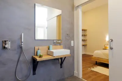 a bathroom with a sink and a mirror at Hotel Radha in Hospitalet de Llobregat