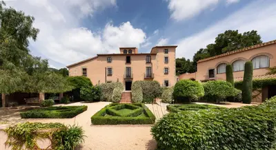 an exterior view of a house with a garden at Can Mora de Dalt in Sant Vicenç de Montalt