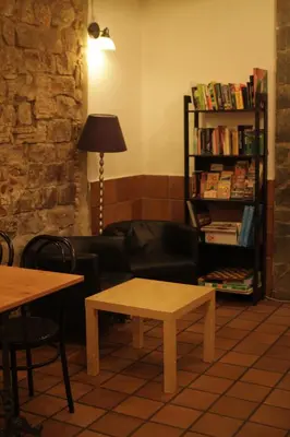 a living room with a couch and a table at Hostel New York in Barcelona