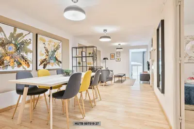 a dining room with a table and chairs at Alcam Office up in Barcelona