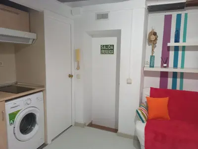 a laundry room with a washing machine and a washer at Estudio con balcon Plaza España in Barcelona