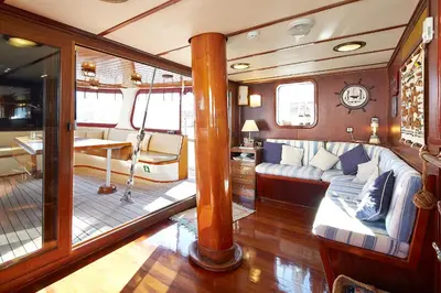 a room with a couch and a table in a boat at Southern Cross in Barcelona