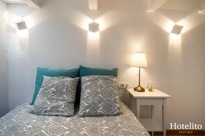 a bedroom with a bed with two pillows at Hotelito Boutique Cinca in Hospitalet de Llobregat