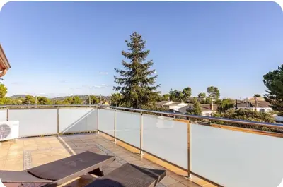 a balcony with a table and chairs and a tree at Raco de Lis in La Torre de Claramunt