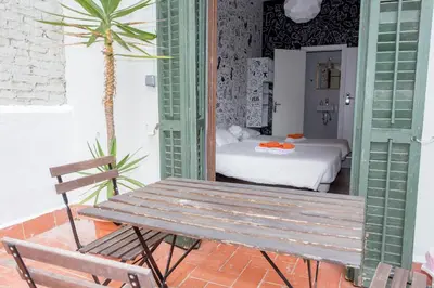 a room with a wooden bench and a bed at ZOOROOMS Boutique Guesthouse in Barcelona