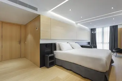 a hotel room with a bed and a desk at Dorma Plaza Catalunya in Barcelona