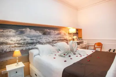 a bedroom with a bed with a painting on the wall at Hotel Ribes Roges in Vilanova i la Geltrú