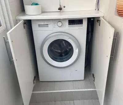 a washing machine in a room with a counter at Barcelona Family Beach in Barcelona