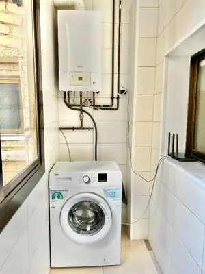 a washer and dryer in a small bathroom at Comfortable renovated flat, WiFi! in Badalona
