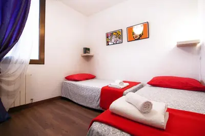 two beds in a room with red and white at Casa Tortilla Sagrada Familia in Barcelona