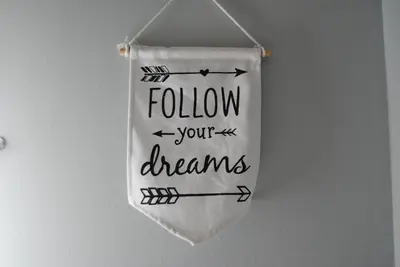 a bow tie with the words follow your dreams at Bonito duplex con piscina en Barcelona&playa in Tiana