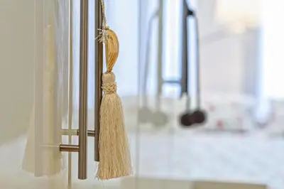 a tassel hanging from a window in a kitchen at Loft en Badalona Centro in Badalona