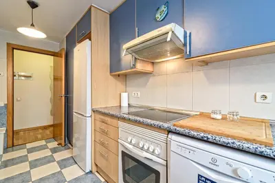 a kitchen with a stove and a counter top at Apartamento&piscina cerca de Barcelona in Ripollet