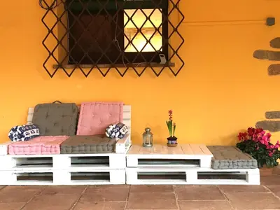 two chairs and a table in front of a wall at Loft Vacarisses Torreblanca Estación, Piscina Privada in Vacarisas