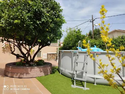 a garden with a ladder next to a tree at LOFT A 20' DE BARCELONA Y 7' DE LA UAB. in Barbera del Valles